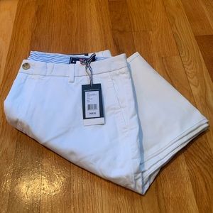 Men’s Vineyard Vines white pants